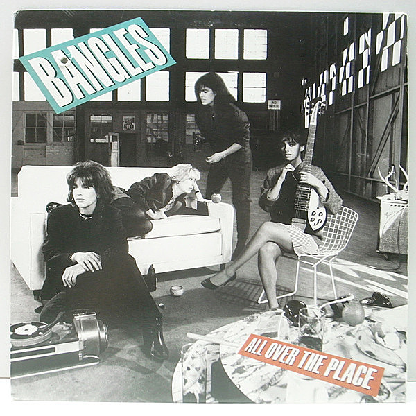 レコードメイン画像：美盤!! STERLING刻印 USオリジナル BANGLES All Over The Place バングルス／気分はモノクローム LP 記念すべきメジャー・デビュー盤