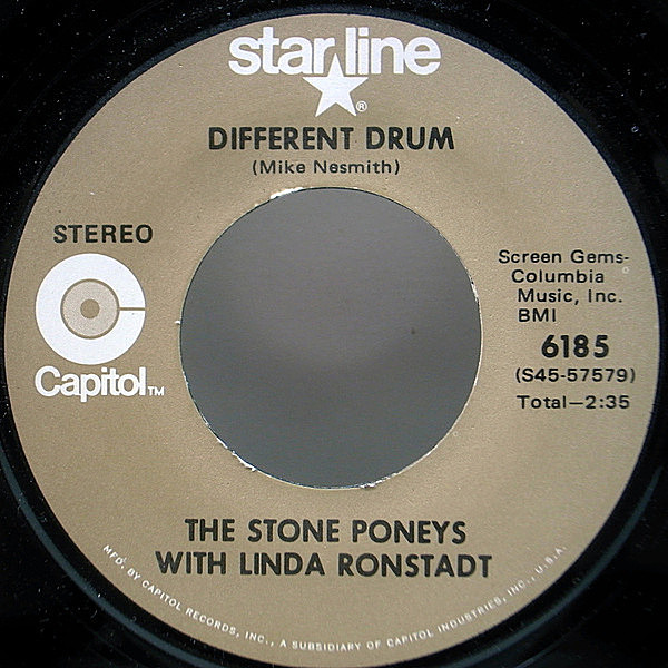 レコードメイン画像：良好盤!! US 7インチ THE STONE PONEYS Different Drum (Capitol) LINDA RONSTADT 在籍 ヒット曲 悲しきロックビ－ト Long Long Time
