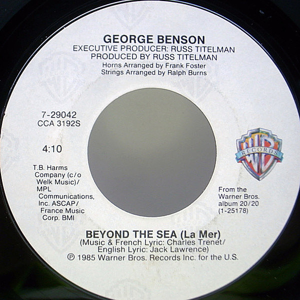 レコードメイン画像：【ジョージ・ベンソンのスウィング名曲カヴァー】7'' オリジナル GEORGE BENSON Beyond The Sea (La Mer) / I Just Wanna Hang Around You