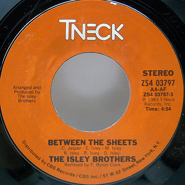 レコードメイン画像：良盤!! 7インチ USオリジナル ISLEY BROTHERS Between The Sheets ('83 T-Neck) INST収録 ATCQ／Bonita Applebumネタ SAMPLING 45RPM.