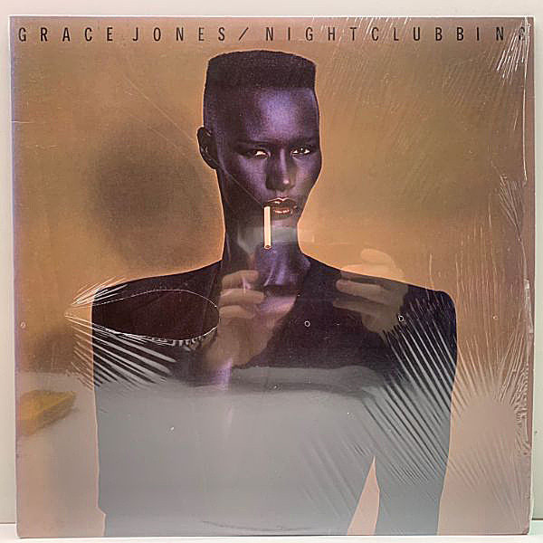 レコードメイン画像：シュリンク美品!! STERLING刻印 青ラベ '81年オリジナル GRACE JONES Nightclubbing (Island) Pull Up To The Bumper, Use Me ほか