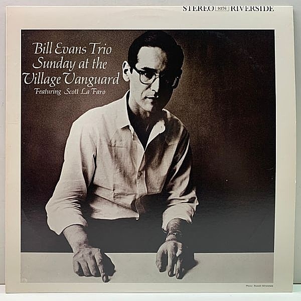 レコードメイン画像：美品 BILL EVANS TRIO Sunday At The Village Vanguard (Riverside) 初期バーコード無し 米OJCリイシュー LP w./SCOTT LaFARO, PAUL MOTIAN