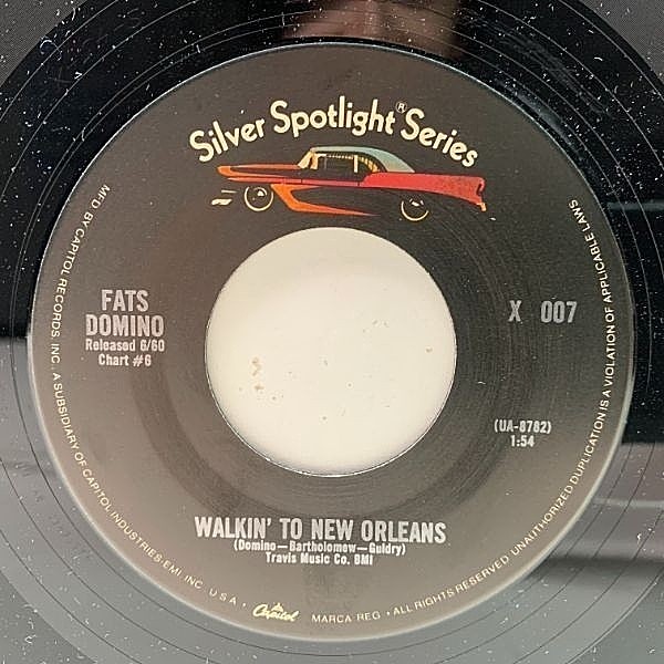 レコードメイン画像：【スワンピーな魅力に溢れた名曲をカップリング】美盤!! Vinylプレス FATS DOMINO Walkin To New Orleans / Country Boy ニューオリンズR&B