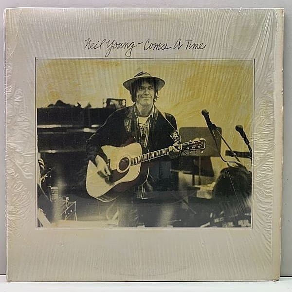 レコードメイン画像：【シュリンク美品】USオリジナル NEIL YOUNG Comes A Time ('78 Reprise) 共演者 NICOLETTE LARSON でも馴染みの名曲 Lotta Love ほか