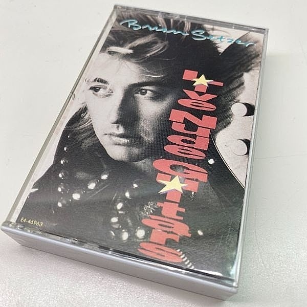 レコードメイン画像：US製 CASSETTE TAPE／テープ BRIAN SETZER Live Nude Guitars ('88 EMI-Manhattan) ブライアン・セッツァー ストレイ・キャッツ