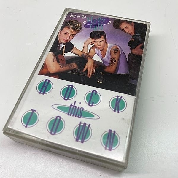 レコードメイン画像：CASSETTE TAPE／テープ STRAY CATS The Best Of Stray Cats - Rock This Tow ('90 EMI USA) Rock This Town ほか 珠玉の10曲 ベスト