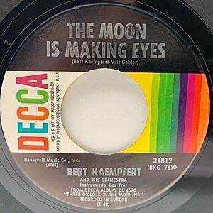 レコード画像：BERT KAEMPFERT AND HIS ORCHESTRA / Moon Over Naples