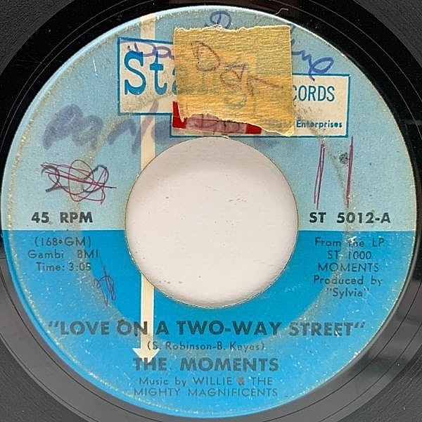 レコードメイン画像：USオリジナル 7インチ MOMENTS Love On A Two-Way Street ('70 Stang) ザ・モーメンツ 甘茶 スウィートソウル 45RPM.