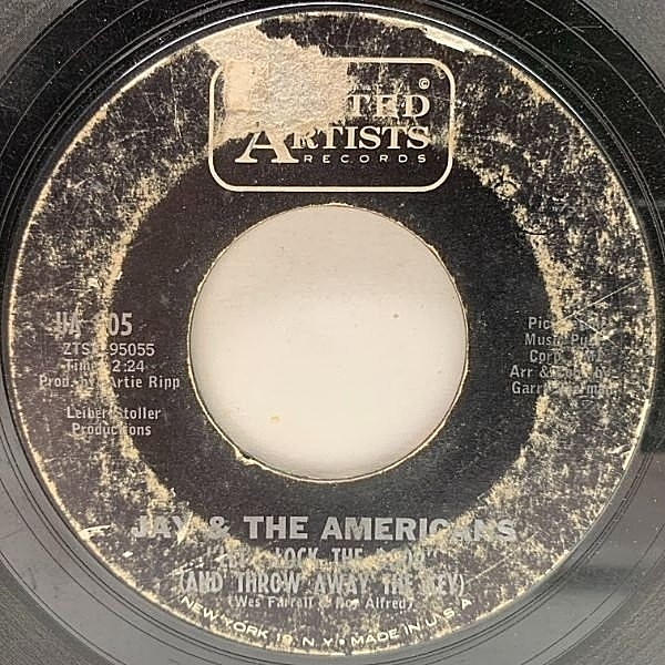レコードメイン画像：USオリジナル 7インチ JAY AND THE AMERICANS Let's Lock The Door ('64 United Artists) ラテンフレーバーのPOPS名曲 45RPM.