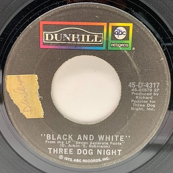 レコードメイン画像：USオリジナル 7インチ THREE DOG NIGHT Black And White / Freedom For The Stallion ('72 ABC/Dunhill) スリー・ド ッグ・ナイト 45RPM.