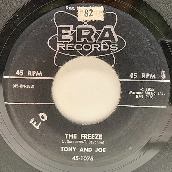 レコードメイン画像：【ベンチャーズのプロデューサーが演奏するR&Rデュオ】USオリジナル 7インチ TONY and JOE The Freeze ('58 ERA) ジョー・サラセノ 45RPM.