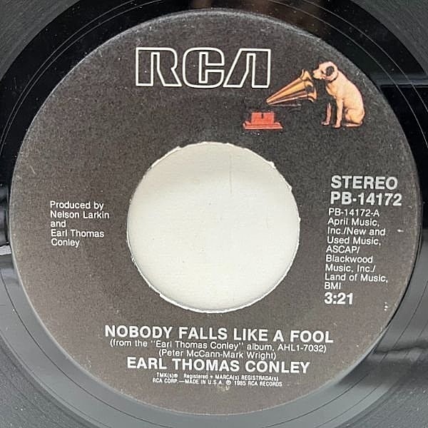 レコードメイン画像：【AOR調カントリー】USオリジナル 7インチ EARL THOMAS CONLEY Nobody Falls Like A Fool ('85 RCA) アール・トーマス・コンリー 45RPM.
