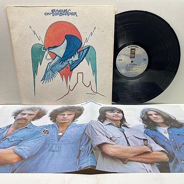 レコードメイン画像：【レアな未使用ポスター付き】USオリジナル 初版 7E規格 雲ラベル EAGLES On The Border ('74 Asylum) 手書きCP刻印＝Pitman Pressing 