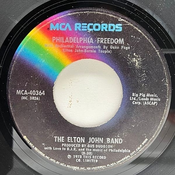 レコードメイン画像：【ジョン・レノン参加のビートルズカヴァー】USオリジ 7インチ ELTON JOHN Philadelphia Freedom / I Saw Her Standing There ('73 MCA)
