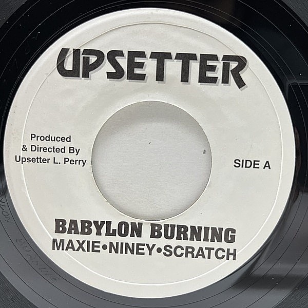 レコードメイン画像：【リー・ペリー節全開のナイスチューン】美盤!! JAプレス MAX ROMEO, NINEY THE OBSERVER, LEE PERRY Babylon Burning (Upsetter) 45RPM.