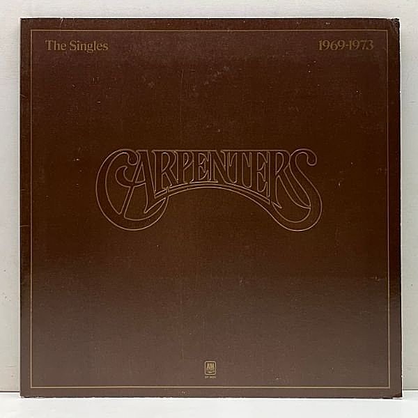 レコードメイン画像：【稀少な冊子付き】良好品!! エンボス凸仕様 USオリジナル CARPENTERS Singles 1969 - 1973 ('73 A&M) MR刻印 カーペンターズ シングル集