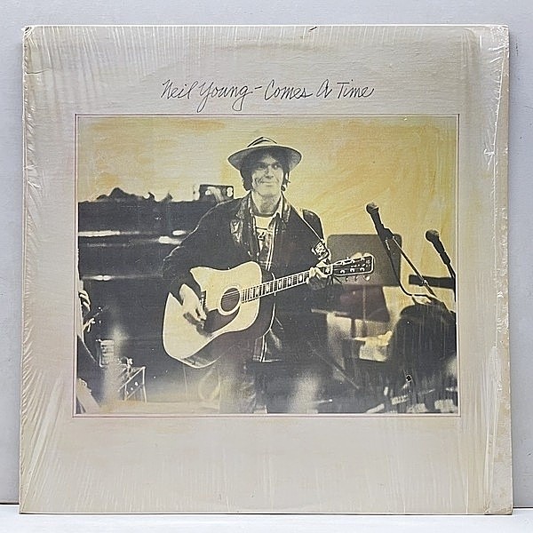 レコードメイン画像：【初回曲順 誤植ジャケ】シュリンク良好!! USオリジ NEIL YOUNG Comes A Time ('78 Reprise) w/ NICOLETTE LARSON 名曲 Lotta Love 収録