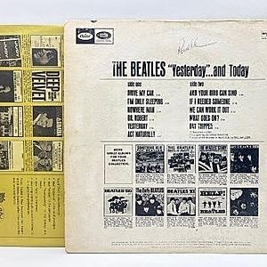 BEATLES / Yesterday And Today (LP) / Capitol | WAXPEND RECORDS