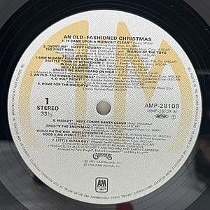 CARPENTERS / An Old-Fashioned Christmas (LP) / A&M | WAXPEND
