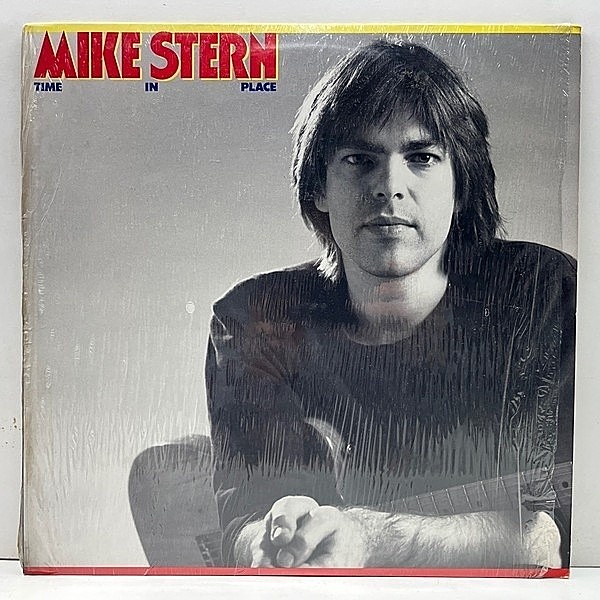 レコードメイン画像：【弾力たっぷりのウネウネFUSION逸品】シュリンク美品!! USオリジ STERLING刻印 MIKE STERN Time In Place ('88 Atlantic) w/ STEVE KHAN