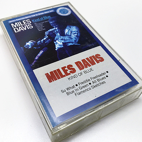 レコードメイン画像：CASSETTE TAPE／テープ MILES DAVIS Kind Of Blue ('87 Columbia) マイルス・デイヴィス／カインド・オブ・ブルー 名作
