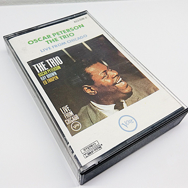 レコードメイン画像：OSCAR PETERSON The Trio : Live From Chicago ライヴ録音 ピアノトリオ名盤 CASSETTE TAPE／カセット テープ