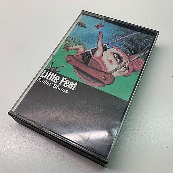 レコードメイン画像：US製 CASSETTE TAPE／テープ LITTLE FEAT Sailin' Shoes ('83 Warner Bros.) 名曲 Willin' ほか アートワークはNeon Park!! Lowell George