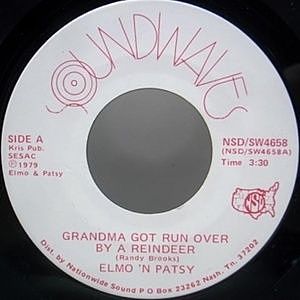 レコード画像：Elmo & Patsy / Grandma Got Run Over By A Reindeer b/w Christmas