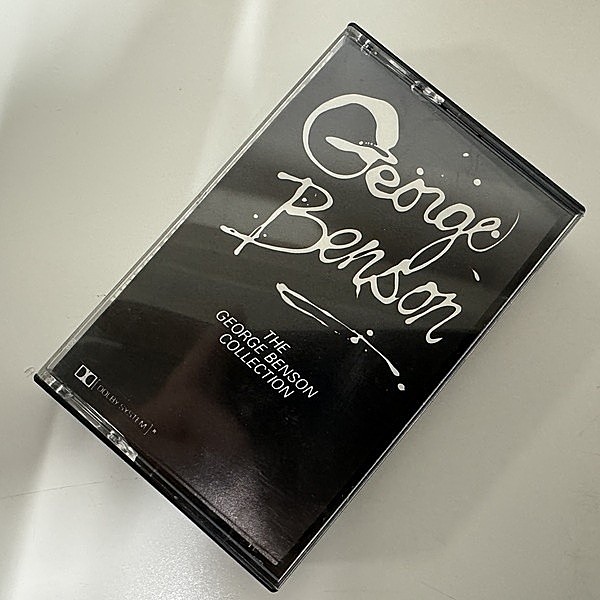 レコードメイン画像：【代表曲を網羅】CASSETTE TAPE／テープ GEORGE BENSON The George Benson Collection (Warner Bros. 2H5 3577) ジョージ・ベンソン