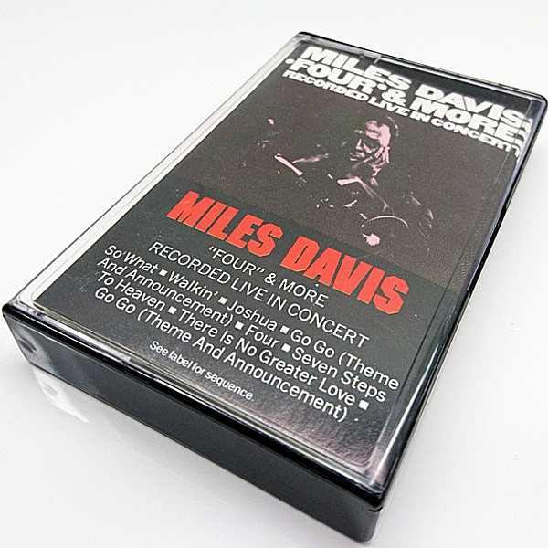 レコードメイン画像：MILES DAVIS Four & More (Columbia) マイルス・ライブ録音の最高傑作 NYフィルハーモニック CASSETTE TAPE／カセット テープ