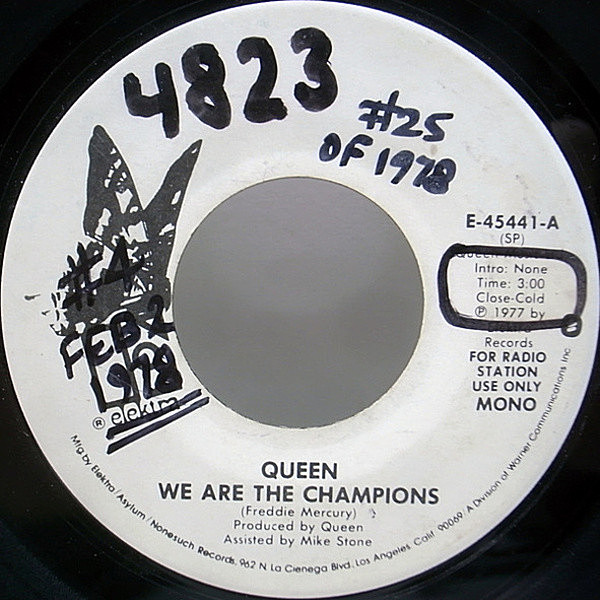 レコードメイン画像：レア!! 7 プロモオンリー MONO仕様 USオリジナル QUEEN We Are The Champions／伝説のチャンピオン WHITE PROMO モノラル 先行シングル！