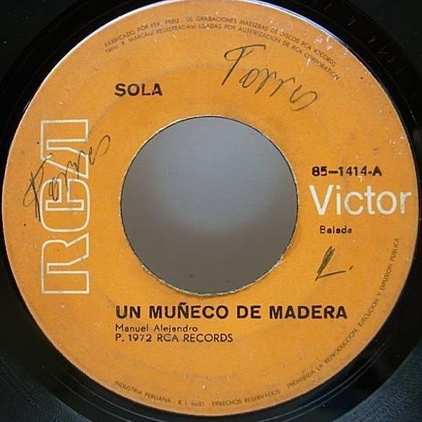 レコードメイン画像：珍盤!! PERUオリジナル 7インチ SOLA Un Muneco De Madera ('72 RCA)  フィメール・ラテン・ボッサ 45RPM.