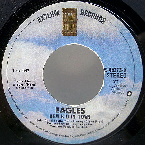 レコードメイン画像：良好!! 先行シングル 初版 雲ラベル USオリジナル EAGLES New Kid In Town / Victim Of Love ('76 Asylum) イーグルス 暗黙の日々 7インチ