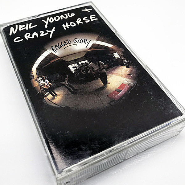 レコードメイン画像：CASSETTE TAPE／テープ NEIL YOUNG WITH CRAZY HORSE Ragged Glory ('90 Reprise) ニール・ヤング／クレイジー・ホース