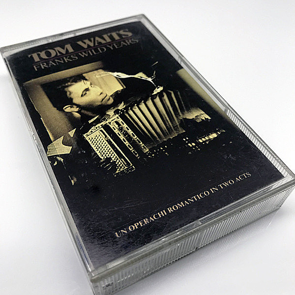 レコードメイン画像：CASSETTE TAPE／テープ TOM WAITS Franks Wild Years ('87 Island) トム・ウェイツ 聖クリストファーを吊るせ アバンギャルド・ロック傑作