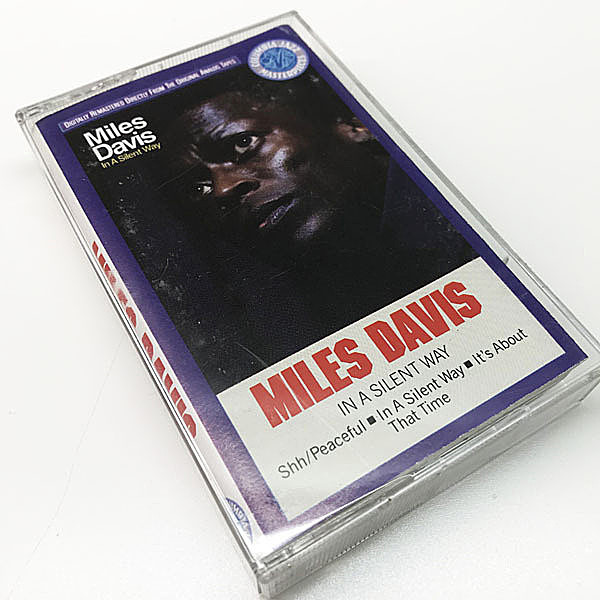 レコードメイン画像：CASSETTE TAPE／テープ MILES DAVIS In A Silent Way ('87 Columbia) マイルス・デイヴィス／Chick Corea, Herbie Hancock, Tony Williams ほか